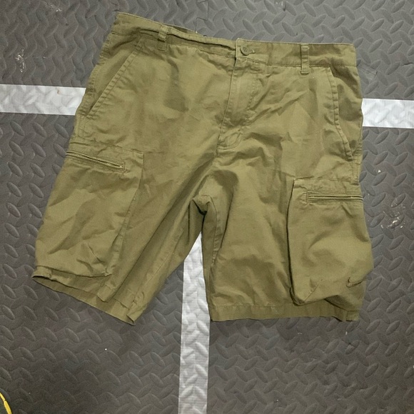 Nike Men’s woven performance cargo shorts, olive green, size 32 - Picture 1 of 6